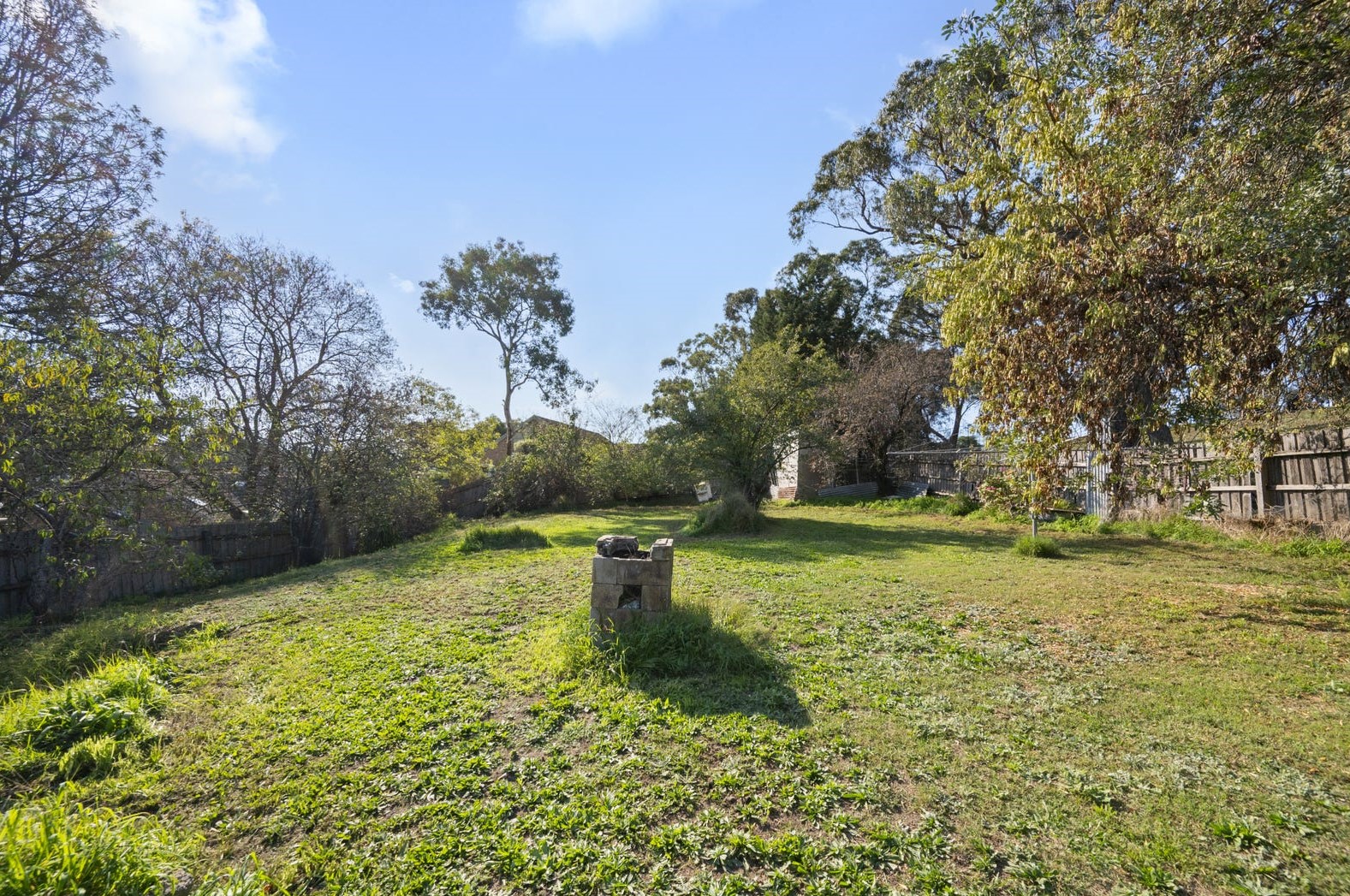 Open yard at 45 Luck Street, Eltham